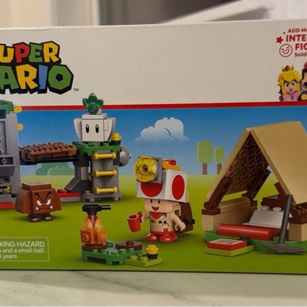 Nintendo Super Mario Building Set with Red and Green Elements